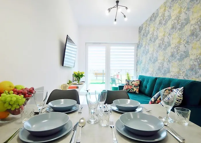 Onholidaypl - Kapitański Mostek Kołobrzeg